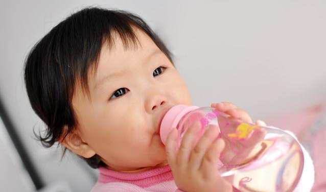 孩子喝羊奶粉好嗎 寶寶喝羊奶粉上火怎么辦