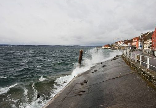 臺風(fēng)來襲怎么保護(hù)好自己 臺風(fēng)天自我保護(hù)方法