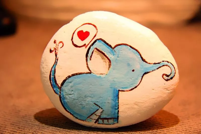 孩子走路喜歡撿東西怎么辦 孩子走路喜歡撿東西要怎么糾正他