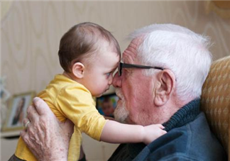 老人帶娃的好處有哪些 老人帶娃矛盾多怎么解決