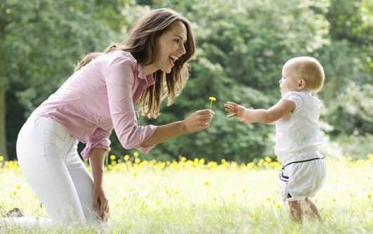 寶寶靠學(xué)步車走路好嗎 依賴學(xué)步車有哪些害處