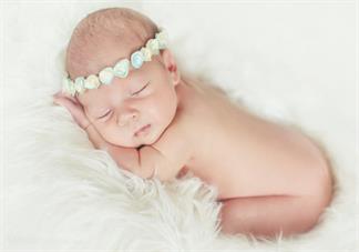 孩子睡覺握拳是腦癱嗎 孩子睡覺的姿勢應該是什么樣的