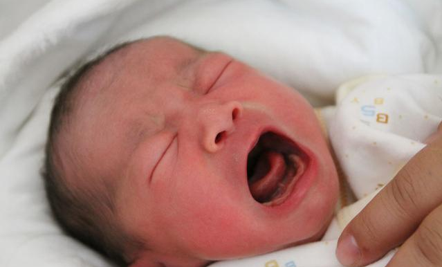 新生兒禿頭是怎么回事 寶寶頭發如何護理 新生兒禿頭是怎么回事 寶寶頭發如何護理