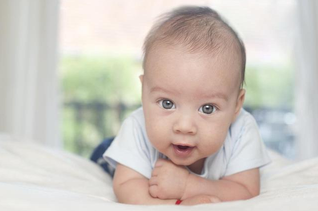 新生兒禿頭是怎么回事 寶寶頭發如何護理 新生兒禿頭是怎么回事 寶寶頭發如何護理