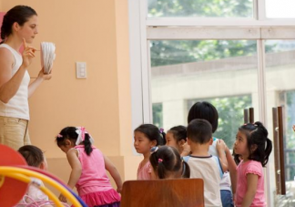 寶寶第一次上幼兒園朋友圈說說 媽媽感慨寶寶第一次上幼兒園