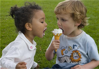 寶寶不愿意分享是自私嗎 寶寶不愿意分享怎么正確引導