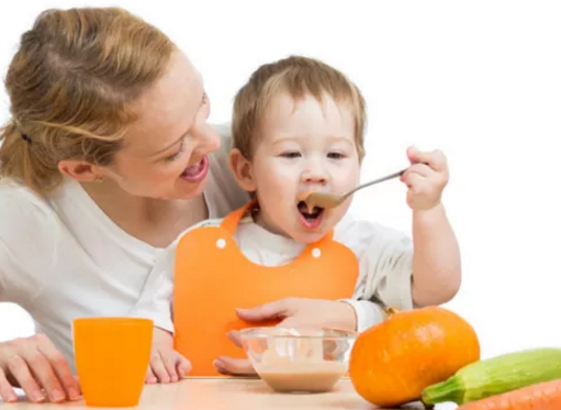 寶寶學會自己吃飯媽媽的心情 孩子學會吃飯了的說說 寶寶學會自己吃飯媽媽的心情 孩子學會吃飯了的說說