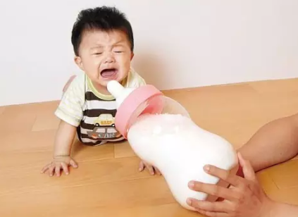 寶寶奶量突然減少是怎么回事 寶寶生理期厭奶怎么護理 寶寶奶量突然減少是怎么回事 寶寶生理期厭奶怎么護理