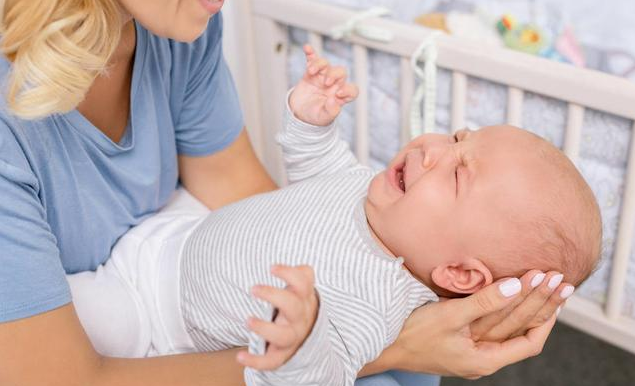 為什么寶寶在黃昏時(shí)哭鬧 新生兒黃昏鬧怎么哄技巧