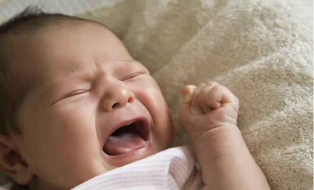 為什么寶寶在黃昏時(shí)哭鬧 新生兒黃昏鬧怎么哄技巧