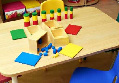 第一次送孩子上幼兒園的心情說說 送孩子上幼兒園發(fā)朋友圈句子