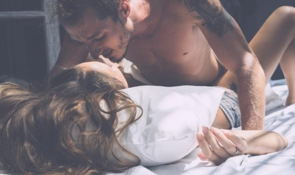 做愛時怎么做更有情趣 性生活中如何增添情趣 做愛時怎么做更有情趣 性生活中如何增添情趣