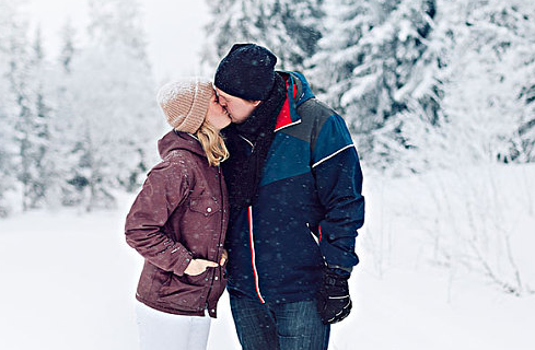 接吻時怎么使男人更興奮 接吻時男人哪里興奮點高 接吻時怎么使男人更興奮 接吻時男人哪里興奮點高