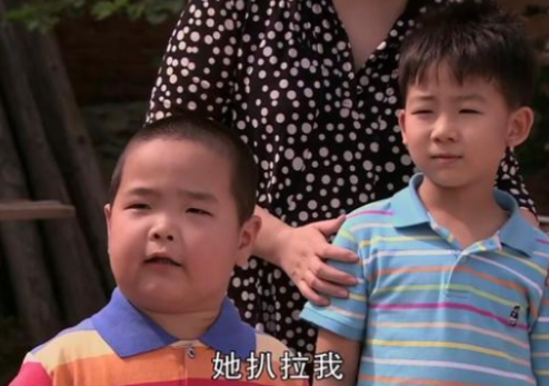 你為什么推人那小女孩是什么梗 她扒拉我是什么梗