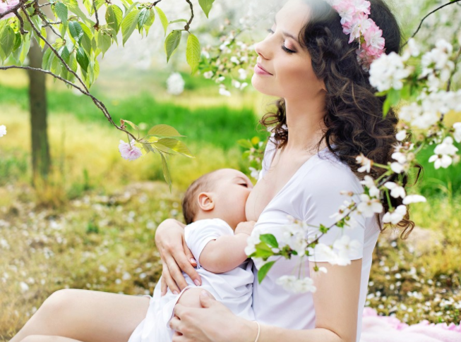 關寶寶為什么只吃一邊奶 寶寶吃偏奶的原因 關寶寶為什么只吃一邊奶 寶寶吃偏奶的原因