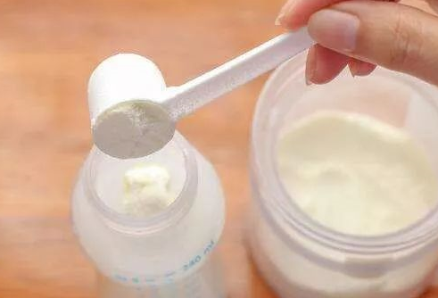 寶寶奶粉溫度多少能喝 寶寶奶粉溫度低了會(huì)有什么后果 寶寶奶粉溫度多少能喝 寶寶奶粉溫度低了會(huì)有什么后果