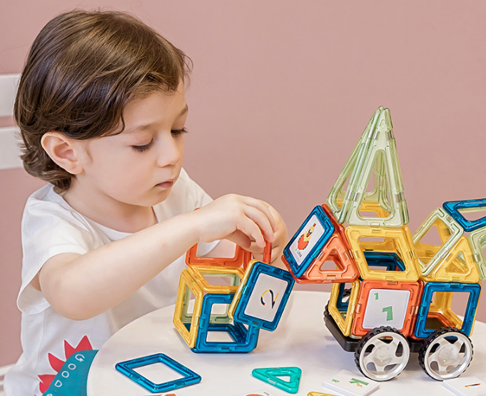 怎么跟孩子玩磁力片 和孩子一起玩磁力片有什么好處