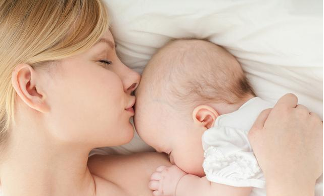 寶寶晚上一哭就要給夜奶吃嗎 寶寶晚上要吃幾次夜奶 寶寶晚上一哭就要給夜奶吃嗎 寶寶晚上要吃幾次夜奶