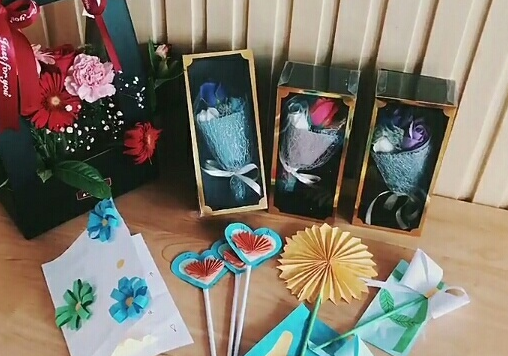 第一次收到教師節的禮物心情說說 第一次收到教師節禮物朋友圈句子