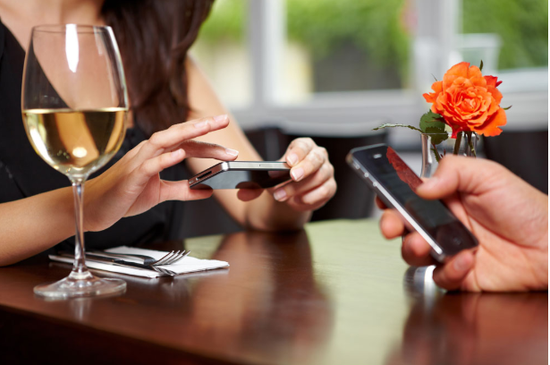 當代人離不開手機的原因是什么 你為什么離不開自己的手機