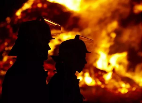 致敬最帥逆行者的朋友圈個性說說 向消防員戰士致敬的說說句子