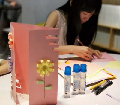 教師節(jié)收到賀卡的心情說說 教師節(jié)收到賀卡怎么發(fā)朋友圈