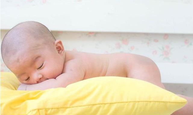 寶寶屁股上的淤青是什么 關(guān)于寶寶屁股上淤青的迷信說法 寶寶屁股上的淤青是什么 關(guān)于寶寶屁股上淤青的迷信說法