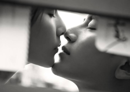 接吻時的內(nèi)心戲是什么樣的 接吻時你都在想些什么