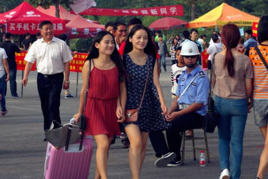 大學報名要不要父母陪同 父母陪同報名的好處 大學報名要不要父母陪同 父母陪同報名的好處