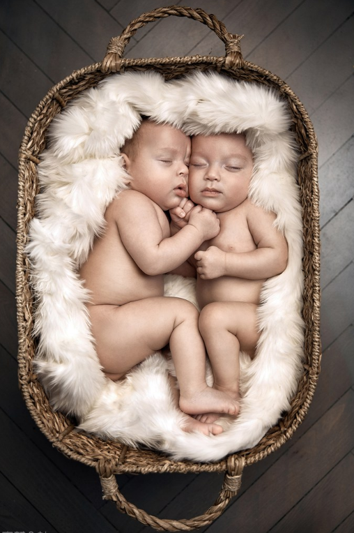 孩子跟父母長期睡一起好不好 孩子跟父母應該幾歲分床