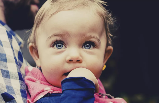 寶寶嘴巴白白的一圈怎么回事 嘴巴白白的怎么辦 寶寶嘴巴白白的一圈怎么回事 嘴巴白白的怎么辦