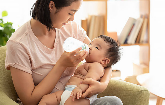 哺乳期堵奶有硬塊怎么辦 堵奶有硬塊不處理怎么樣