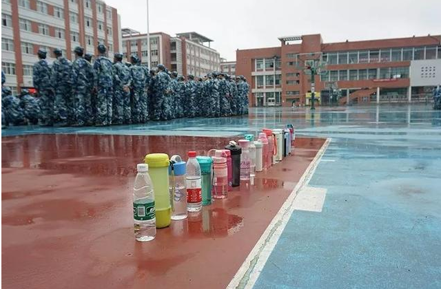下雨天軍訓的心情說說 下雨圖軍訓的朋友圈感言