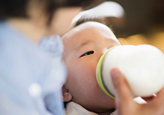 哺乳期堵奶有硬塊怎么辦 堵奶有硬塊不處理怎么樣