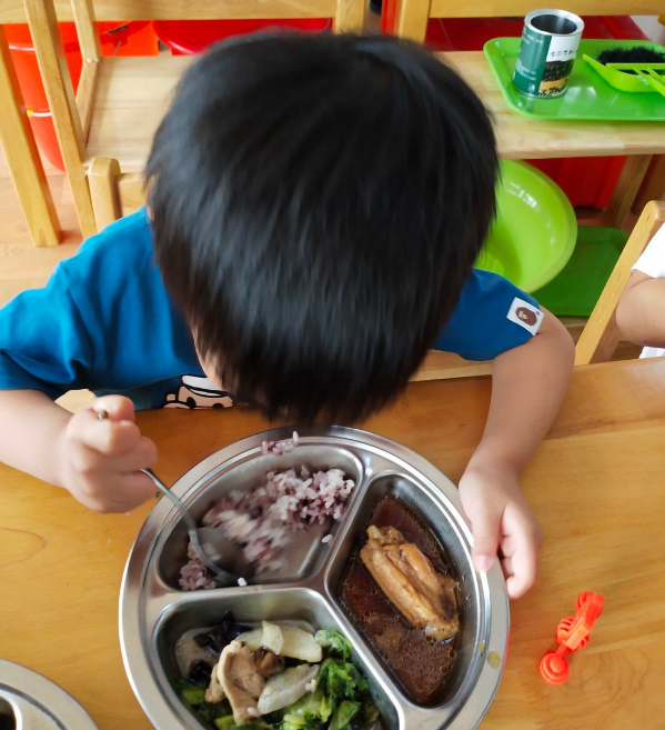 舍不得孩子上幼兒園矛盾的心情 孩子上學(xué)媽媽舍不得說說朋友圈 舍不得孩子上幼兒園矛盾的心情 孩子上學(xué)媽媽舍不得說說朋友圈