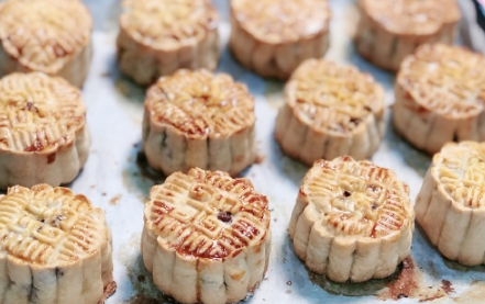 第一次做月餅朋友圈說說 第一次做月餅的心情體會