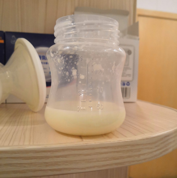 堅(jiān)持給孩子吃母乳心情感想 給孩子喂母乳的說說朋友圈