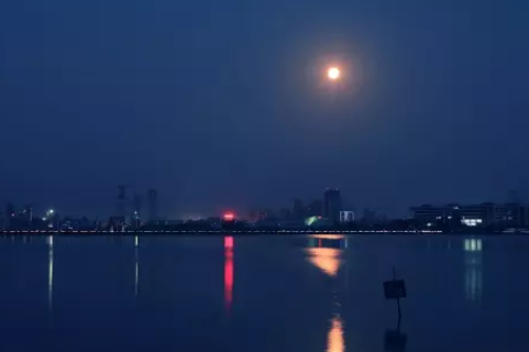 一個人過中秋節的詩句有哪些 中秋節一個人賞月古詩大全 一個人過中秋節的詩句有哪些 中秋節一個人賞月古詩大全