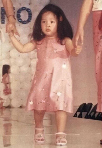 歐陽娜娜小時候什么樣子 歐陽娜娜三歲走秀圖 歐陽娜娜小時候什么樣子 歐陽娜娜三歲走秀圖