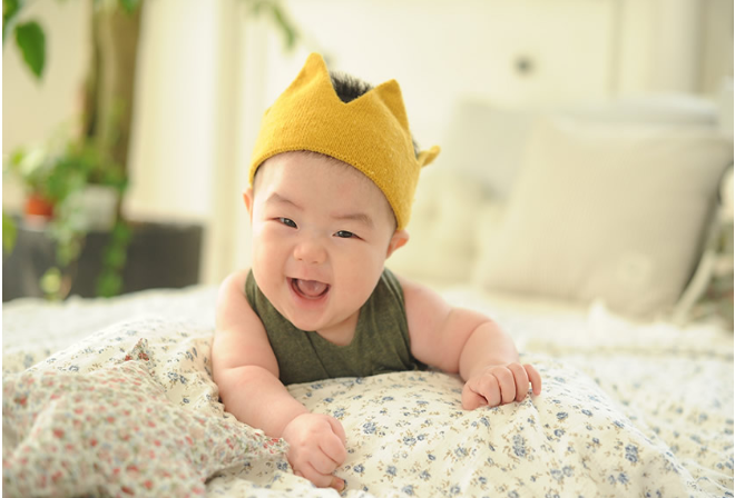 寶寶越來越可愛的朋友圈說說 曬寶寶可愛照片的朋友圈說說句子