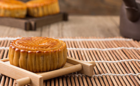 中秋節吃月餅的來源是什么 中秋節吃月餅的由來故事