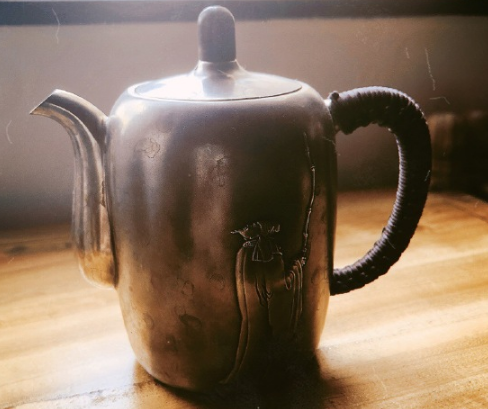 中秋節喝茶賞月的心情說說  關于中秋吃月餅喝茶賞月的句子