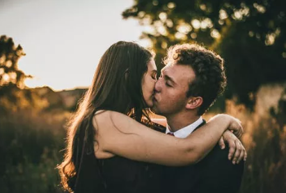 用手指刺激陰道到性高潮的技巧 如何讓她在性生活中更放松 用手指刺激陰道到性高潮的技巧 如何讓她在性生活中更放松