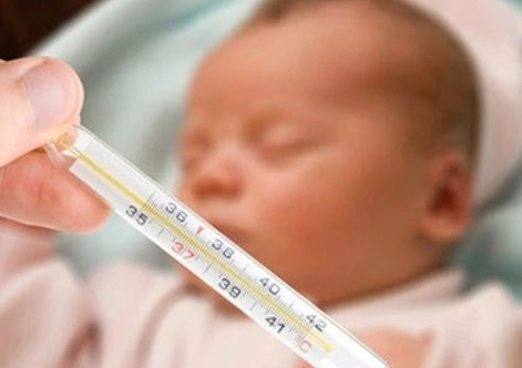 寶寶發(fā)燒能吃吹空調(diào)嗎 寶寶發(fā)燒怎么物理降溫