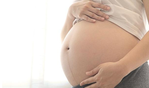 孕婦多喝水可以讓羊水變清澈嗎 什么時候喝水羊水更清澈