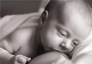 母乳喂養奶水少怎么追奶 盤點奶水少的10大誤區