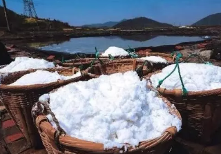 寶寶輔食要不要加鹽 哪些食物中含鹽量較高