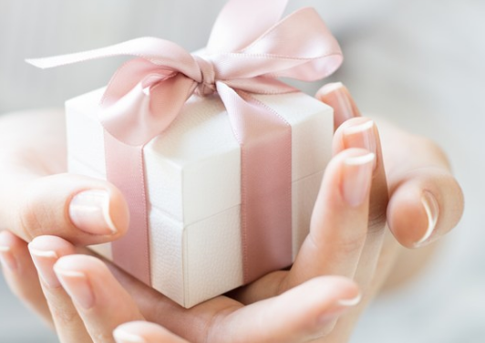 提前收到國慶節禮物的心情說說 國慶節收到禮物高興的句子 提前收到國慶節禮物的心情說說 國慶節收到禮物高興的句子