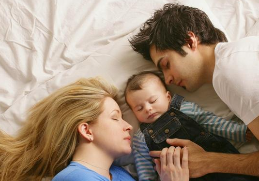 搖晃哄睡對孩子好嗎 搖晃哄睡有什么危害