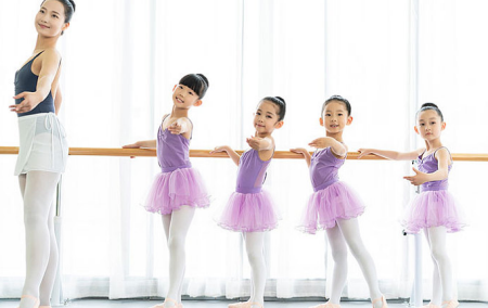 國慶節(jié)出生女孩叫什么好 國慶出生女寶名字大全